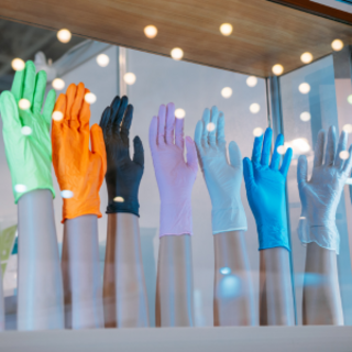 Latex vs Nitrile vs Vinyl Gloves: Which One Offers the Best Dexterity?